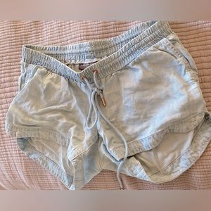Pea in the Pod Underbelly Denim Short - light wash